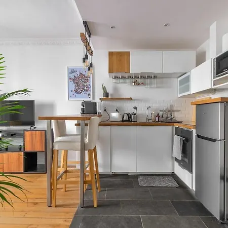 Elegant In Heart Of 18 2 Pers Apartamento París