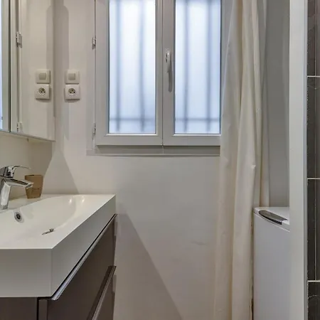 Elegant In Heart Of 18 2 Pers Apartamento